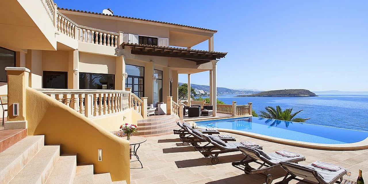 Cala Vinyas Mallorca pool area