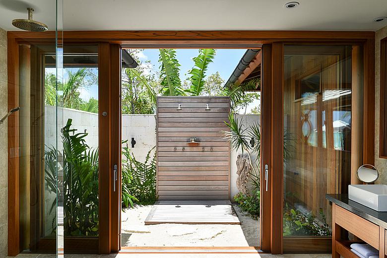 Love Pumpkin COMO Parrot Cay 3 bedroom villa with pool - Master Bathroom Love Pumpkin COMO Parrot Cay 3 bedroom villa with pool