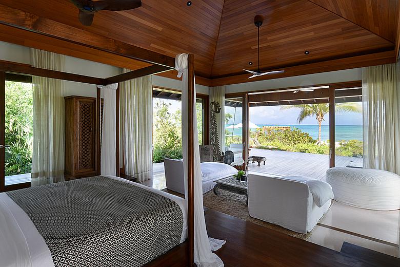 Love Pumpkin COMO Parrot Cay 3 bedroom villa with pool - Master Bedroom Love Pumpkin COMO Parrot Cay 3 bedroom villa with pool