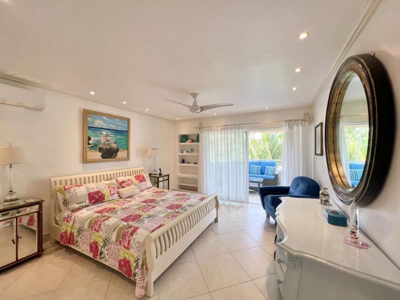 Glitter Bay 209 , St James 