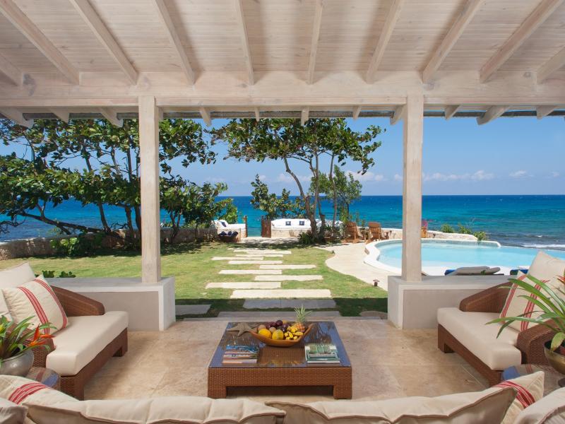 Hidden Bay by the Sea , Runaway Bay 