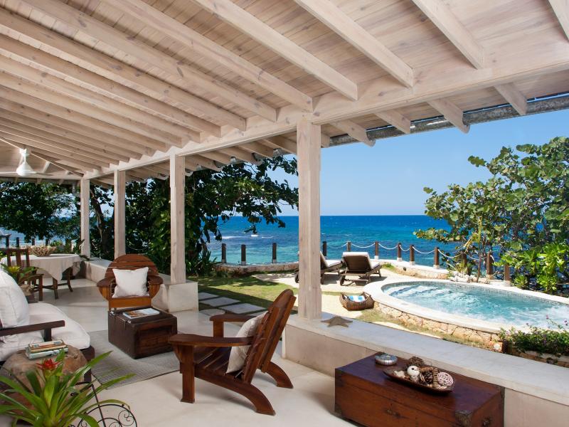 Hidden Bay by the Sea , Runaway Bay 