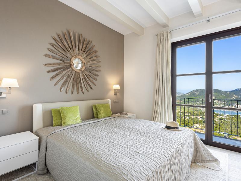 Finca Finesse , West 