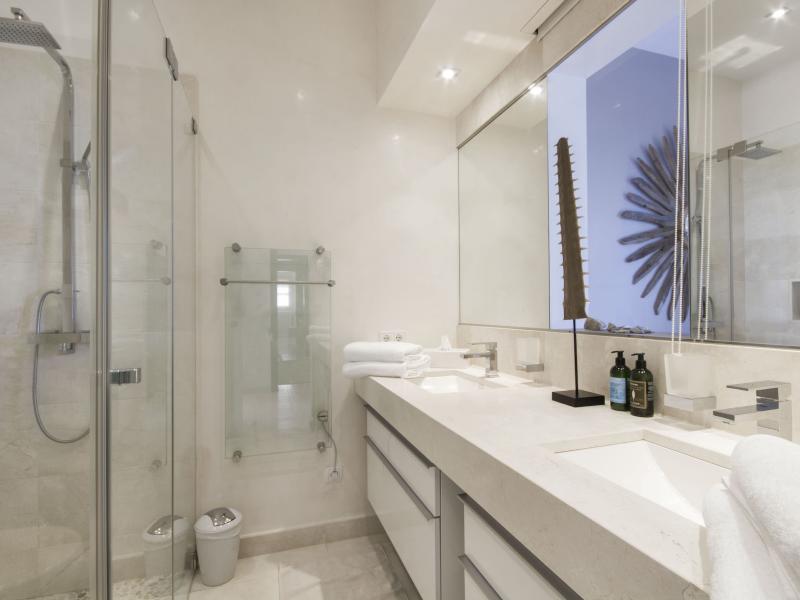 Finca Finesse , West 