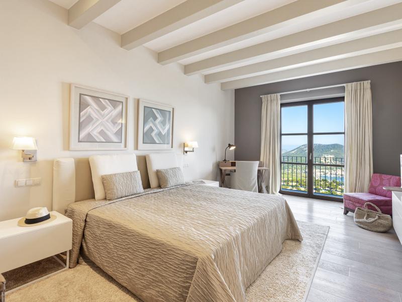 Finca Finesse , West 