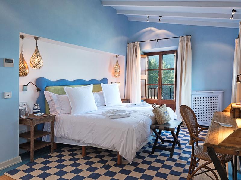 Villa Rafaella , West 