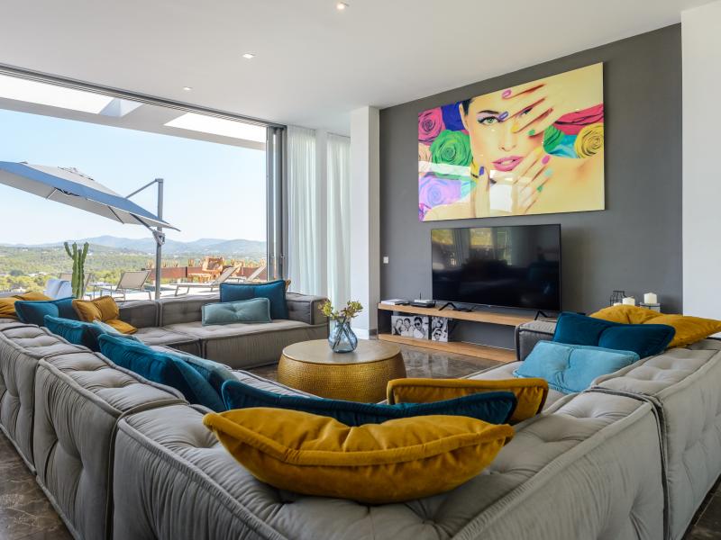 Villa Minimal , East , Roca Llisa 