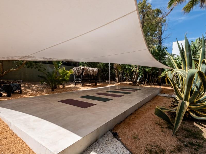 Villa Zola , Roca Llisa 