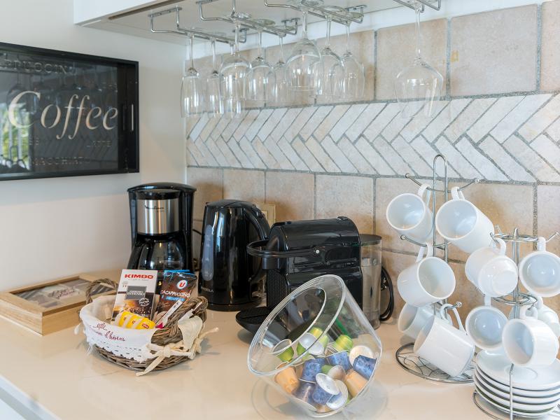 Blue Sailing , Happy Bay 