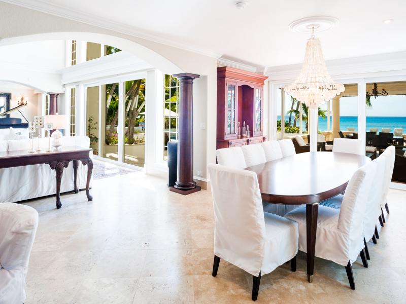 Coconut Walk , Seven Mile Beach 