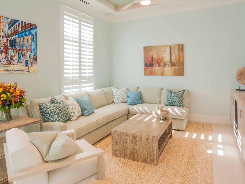 Kaia Kamina , Cayman Kai 