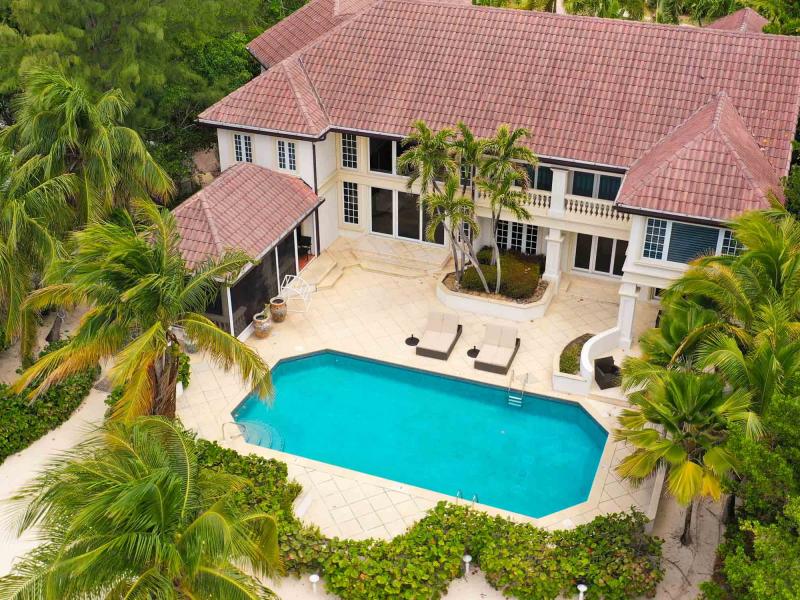 Coconut Walk , Seven Mile Beach 
