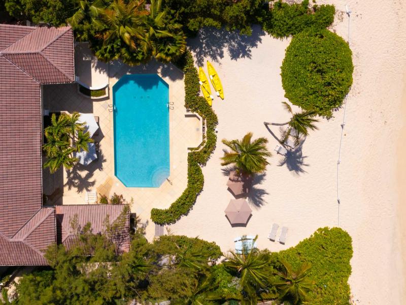 Coconut Walk , Seven Mile Beach 
