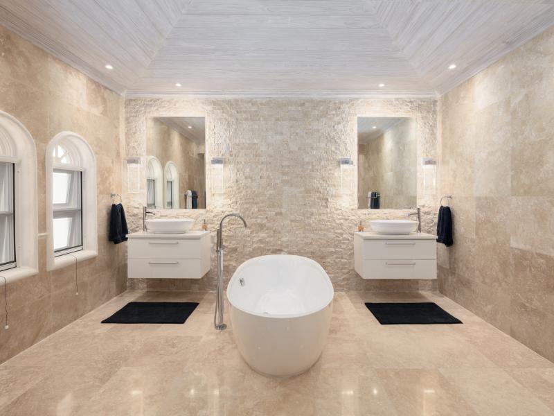 Old Trees 302 - La Mirage Penthouse , Beachfront villas Barbados , Old Trees , Paynes Bay , St James , West Coast Barbados 