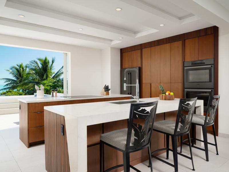 Goldfinger Villa - Beachfront , Long Bay 