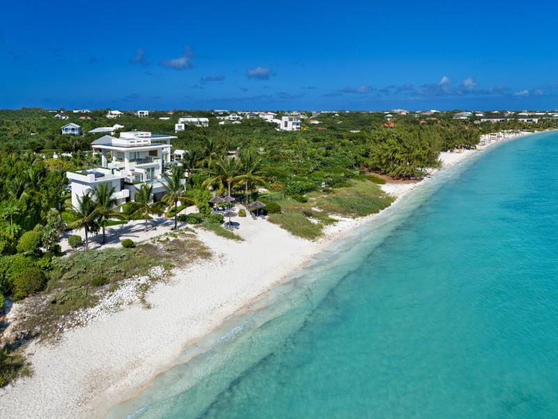 Goldfinger Villa - Beachfront , Long Bay 