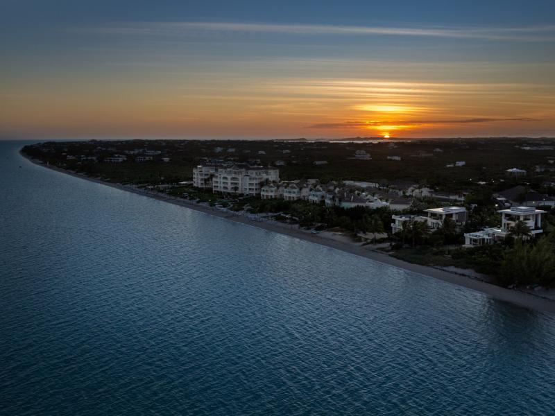 Goldfinger Villa - Beachfront , Long Bay 