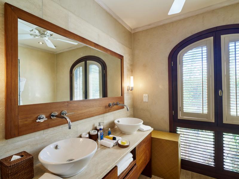 Big Blue Ocean Villa , Charlstown 