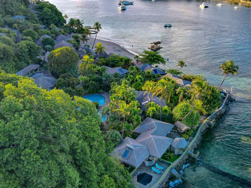 Young Island - St Vincent & The Grenadines , Young Island 