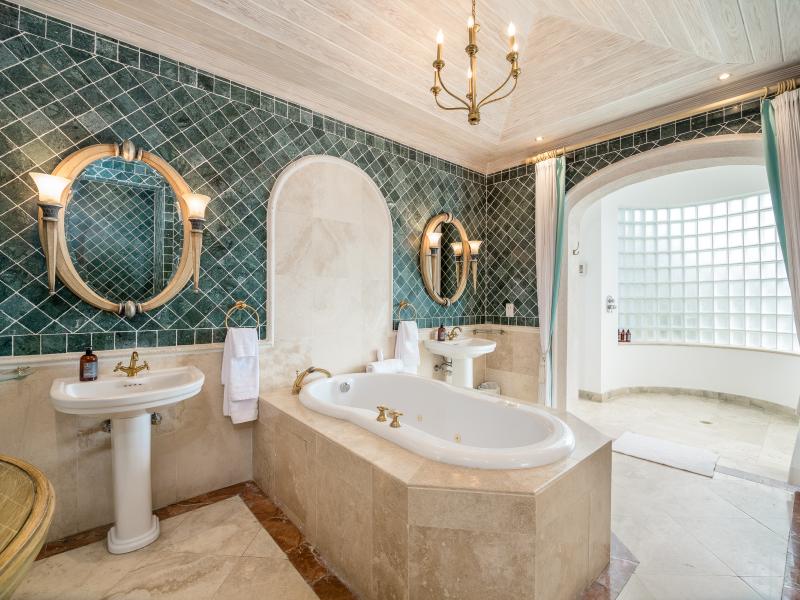 Hallidays at Old Trees , Beachfront villas Barbados , Old Trees , Paynes Bay , St James , West Coast Barbados 