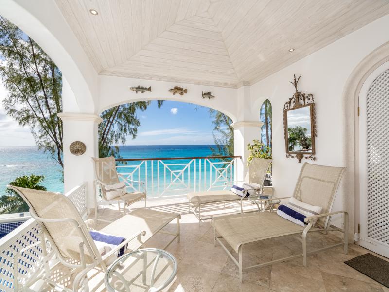 Hallidays at Old Trees , Beachfront villas Barbados , Old Trees , Paynes Bay , St James , West Coast Barbados 